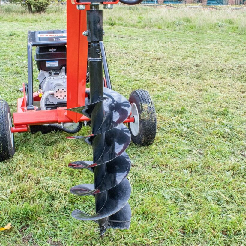Hydraulic earth auger from the front with auger from HZC Power